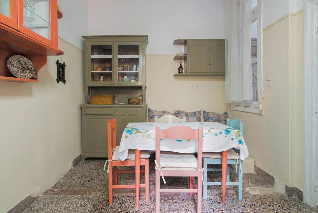 Neoclassical House In The Center Of Athene Buitenkant foto
